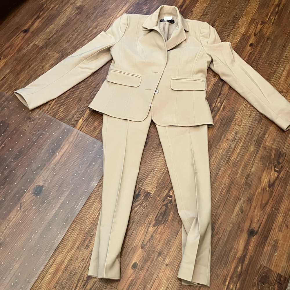 NY and Co Suit.  Size 00